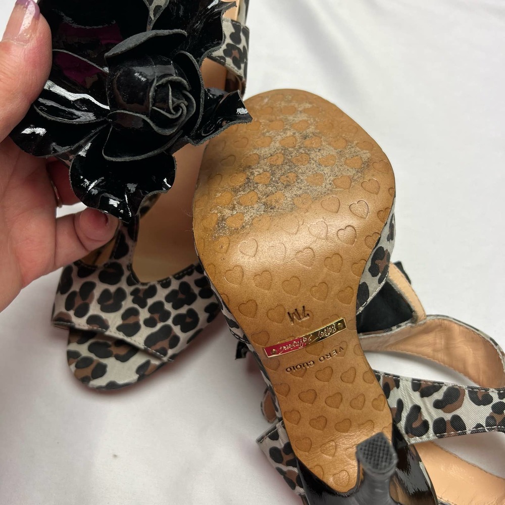 Betsey Johnson Stiletto T Strap Leopard Print Women’s 7 Patent Leather Flower - Picture 10 of 11